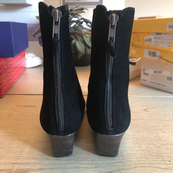 NWT STUART WEITZMAN SUEDE BOOTS - Picture 3 of 4